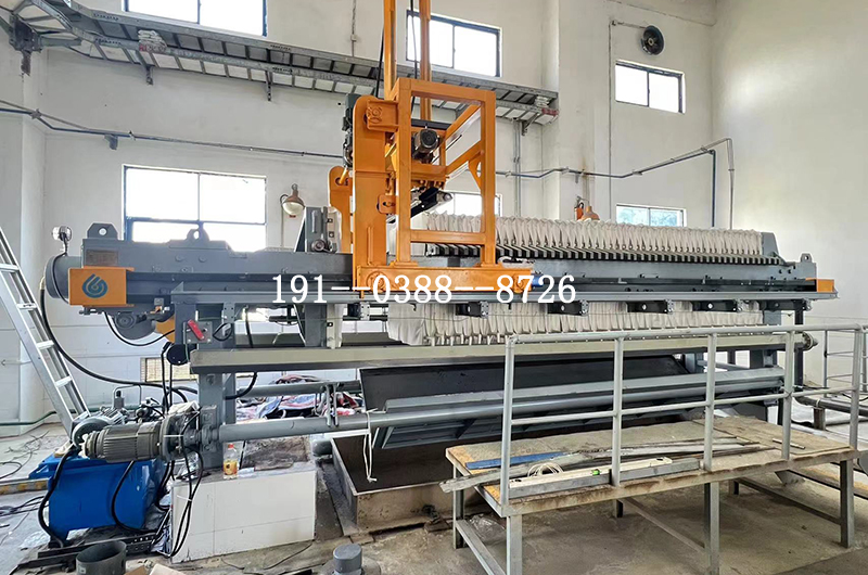 <strong>自動(dòng)水沖洗隔膜壓濾機(jī)_80平方壓濾機(jī)設(shè)備</strong>